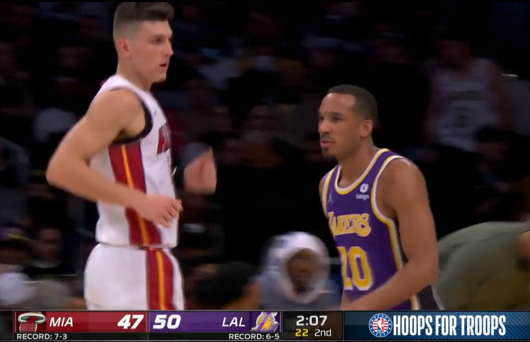  巴特勒三双热火加时险胜尼克斯  